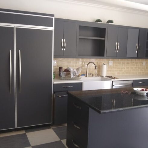 Beautiful, black newly installed kitchen